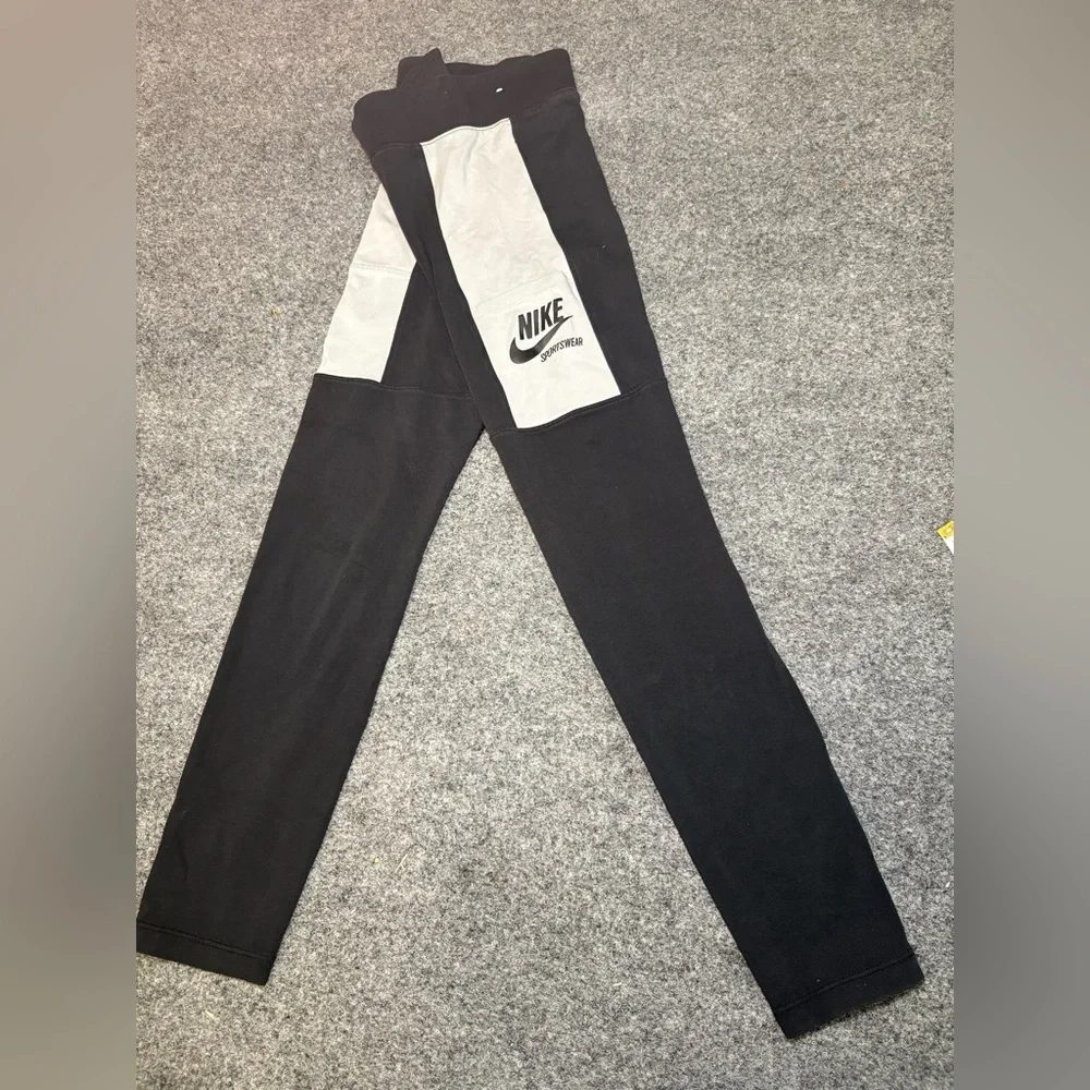 Nike‎ GirlsTwo-Tone Black and White Leggings size Large